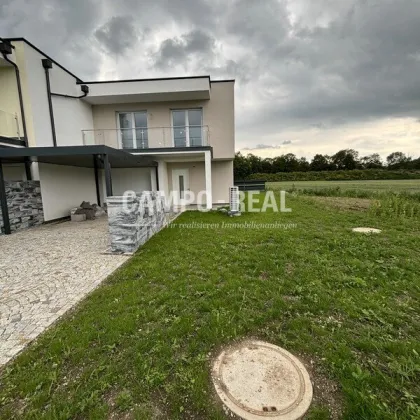 CAMPO-HAUS: Hochwasser sicheres Reihenhaus - die Lichter brennen schon - der Stromzähler ist montiert - ERSTBEZUG - DIRNDLTAL - noch nicht fix vergeben - 116 m2 WFL - Reihenhaus -  Massiv-Bau, Wohntraum (4)! Belagsfertig Frühjahr 2024 - Bild 2