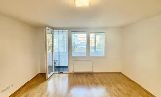 Frisch sanierte 3 Zimmer Neubau-Wohnung mit Loggia