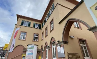 Großes, helles Büro im Postgebäude am Hauptplatz in Bruck an der Mur zu vermieten!