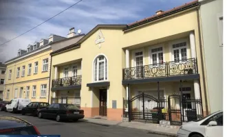 Appartmenthaus mit 8 kleinen Appartments  / Stadtvilla