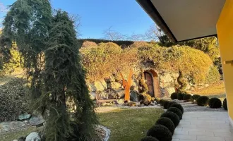 exklusives Wohnhaus mit Gästehaus u. Weinkeller SPA-Bereich, sowie Panoramablick in die Weinberge