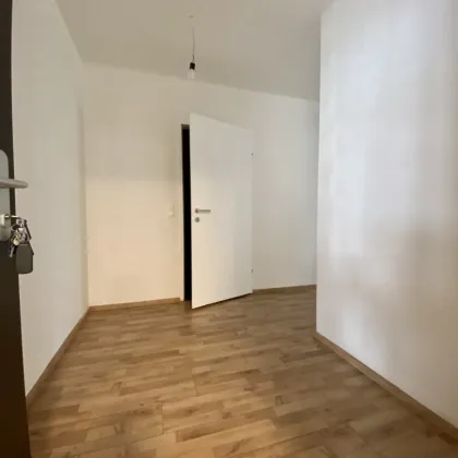 Provisionsfrei - große 2  Zimmer Genossenschaftswohnung mit Westbalkon - Bild 2