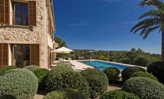 Bestlage nähe Palma de Mallorca! Traumhafte Finca mit Tennisanlage, Pool und 30.000 m2 Eigengrund