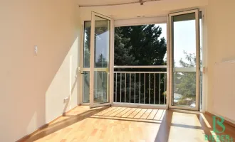 Wunderschöne, sonnige Wohnung mit französischem Balkon - Blick ins Grüne - Garten - Stellplatz! Auch als Privatordination geeignet!