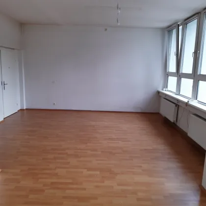 MARKT AM BINDERMICHL: 61 m² (ERWEITERBAR AUF BIS ZU 255,40 m²) mit garantiert bestem Preis-/Leistungsverhältnis - flexibel in Aufteilung u. Gestaltung - Fitnessstudio /Büro-/Ordinationsfläche im frequentierten Nahversorgungszentrum! - Bild 3