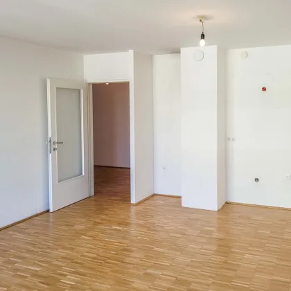 PROVISIONSFREI VOM EIGENTÜMER! GROSSARTIGE 3-ZIMMER WOHNUNG MIT DACHTERRASSE UND LOGGIA! - Bild 3