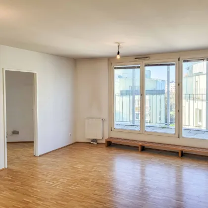 PROVISIONSFREI VOM EIGENTÜMER! GROSSARTIGE 3-ZIMMER WOHNUNG MIT DACHTERRASSE UND LOGGIA! - Bild 2