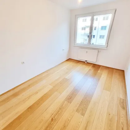 Perfekte 3-Zimmer Wohnung mit Loggia! Südwest-Ausrichtung mit viel Grün! Garagenplatz inbegriffen + Ideale Aufteilung + Fairer Preis + Tolle Infrastruktur! Nicht zögern! - Bild 3