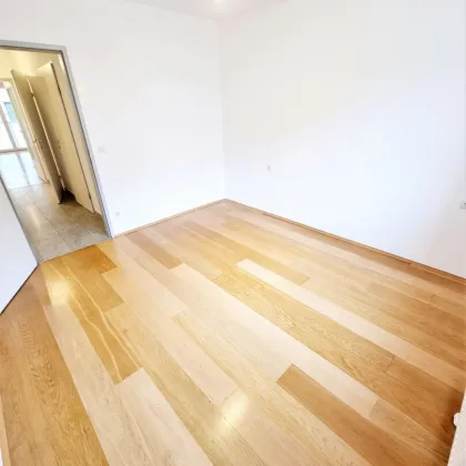 Ideale 2-Zimmer Wohnung mit Loggia! Viel Grün + Garagenplatz inbegriffen + Perfekte Aufteilung + Fairer Preis + Tolle Infrastruktur! Nicht zögern! - Bild 3