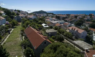 Doppelhaushälfte mit großem weitläufigem Garten und zusätzlichem Einfamilienhaus in Dubrovnik/ POTENTIAL