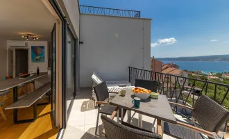 Exklusives Penthouse mit einer 150m² großen Dachterrasse und Meerblick in Crikvenica