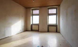 Sanierungsbedürftiger Altbau beim Meidlinger Bahnhof!