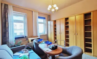 ++NEU++ Sanierungsbedürftige 1,5-Zimmer Altbau-Wohnung, viel Umbaupotenzial