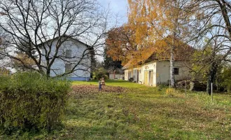 Sonniges 2.500m2 großes Grundstück in Feldkirchen bei Graz = 3 Bauparzellen mit Zufahrt möglich, Haussanierung möglich oder Abbruchbescheid vorhanden