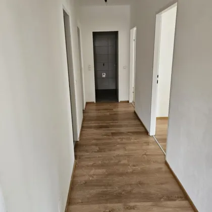 großzügige und unbefristete 3-Zimmer-Wohnung mit Loggia! - Bild 3