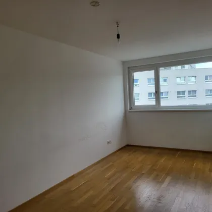 Unbefristete 4-Zimmer-Wohnung mit Küche und Balkon! - Bild 2