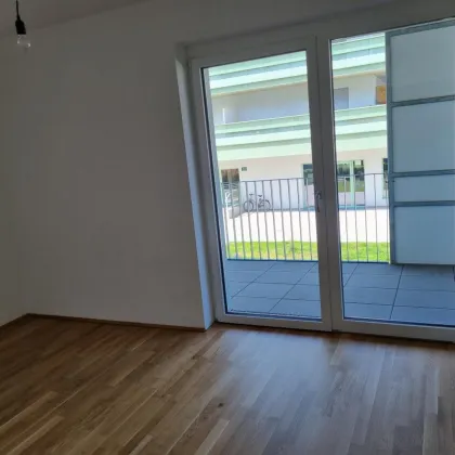 Unbefristete 2-Zimmer-Wohnung mit großem Balkon und Küche! - Bild 2