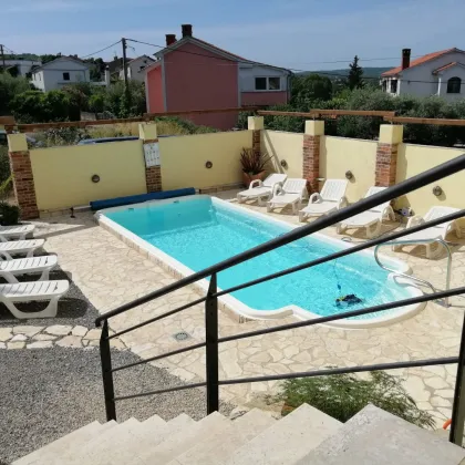 INSEL KRK: Großes 4 Apartmenthaus, Pool - Bild 2