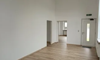 NEU RENOVIERT - PROVISIONSFREIE Bürofläche direkt an der B138!