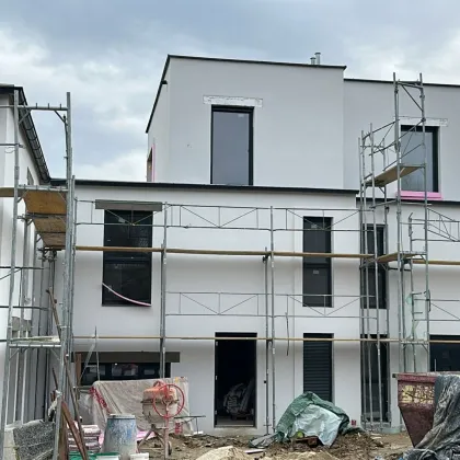 Neubau in idyllischer Lage: Moderne Doppelhaushälfte mit Garten, Terrasse und Stellplätzen - Bild 3