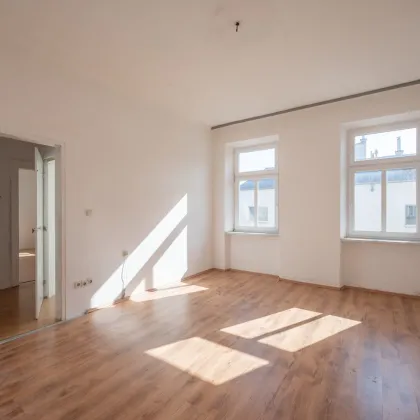 ++NEU++3 Zimmer Altbauwohnung - großes Umbau-Potenzial - Bild 2