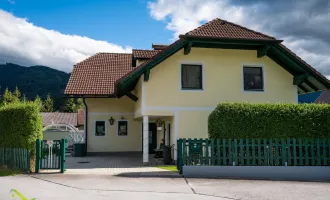 Ein-Zweifamilienhaus mit Swimmingpool, XXL-Terrasse, Doppelgarage, einzigartigem Grimmingblick und Zweitwohnsitzgenehmigung