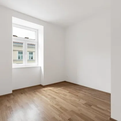 SOMMERAKTION - neue PREISE | 3-Zimmer Altbauwohnung mit großem innenhofseitigem Balkon im 1. Liftstock | An der neuen U5 | ERSTBEZUG NACH SANIERUNG - Bild 3