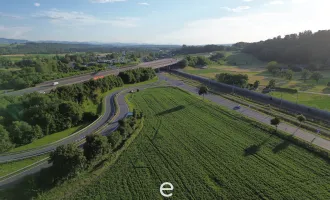 Großes Betriebsbaugrundstück an der A1 zu verkaufen