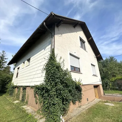 Grund mit ca. 2.305 m² | Sanierungsbedürftiges Haus | separate Doppelgarage | Wienerherberg - Bild 2