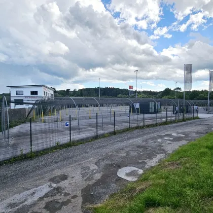 Autoabstellplätze für bis zu 300 Autos mit Hagelnetz, Büro- Container, Toilette, ca. 300 Meter v. Autobahnauffahrt, Gleisdorf bei Graz - Bild 2