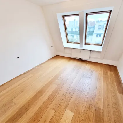 NEU - Perfekte 4 Zimmer-Wohnung! Traumwohnung mit Terrasse und Loggia in einer Traumanlage mit viel Grün! Garagenplatz inbegriffen + Perfekte Aufteilung + Fairer Preis + Tolle Infrastruktur! - Bild 2