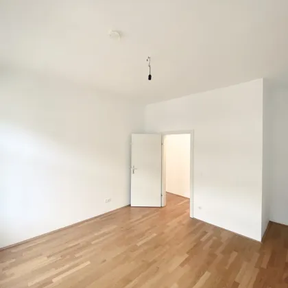 NEU! Perfekt aufgeteilt + modern saniert! Wunderschöne 3 Zimmer Altbauwohnung zu verkaufen! - Bild 2