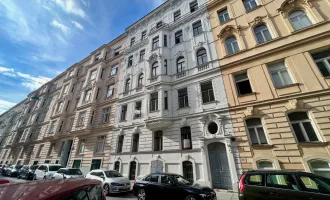 Sanierungsbedürftige Wohnung Im generalsanierten Altbau, U1- Nähe