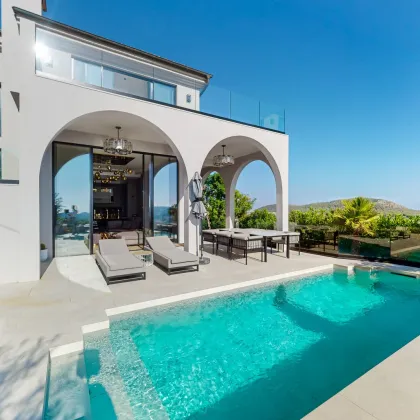 MODERNE VILLA MIT ATEMBERAUBENDEM PANORAMA- UND MEERBLICK IN SANTA PONSA - Bild 2