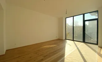 Revitalisierte 2-Zimmer Altbauwohnung mit großzügiger Verglasung und südseitigem Innenhofbalkon  | Fernwärme