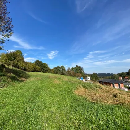 Sonniges Baugrundstück in traumhafter Aussichtslage mit vollständig genehmigten Bauprojekt - Bild 2