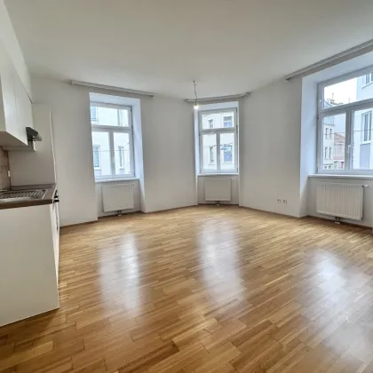 Charmant: 53m² Altbauwohnung, 2 Zimmer, Einbauküche & Lift für nur 289.000€ - Bild 2