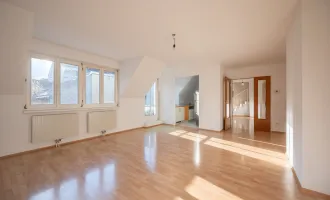 ** Top gepflegte 4 Zimmer Dachgeschoss Wohnung mit Alleinutzung 3er hofseitigen Terrassen - Maisonette Wohnung - Nähe Bahnhof Gersthof ** ab sofort **