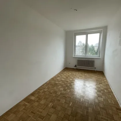 Lichtdurchflutete 3 Zimmerwohnung mit Balkon! - Bild 2