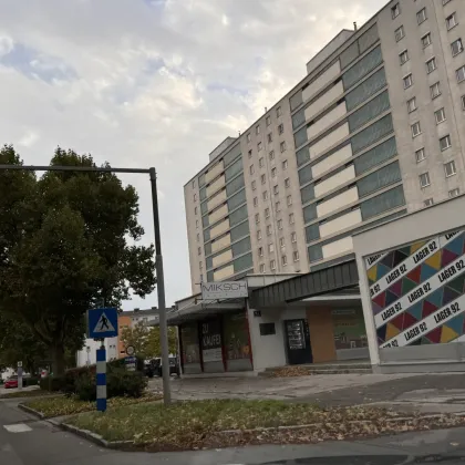 Attraktives Geschäftslokal/Büro (teilbar) in bester Lage inkl. 6 Parkplätzen im Eigentum - 510m² Nutzfläche - Bild 2