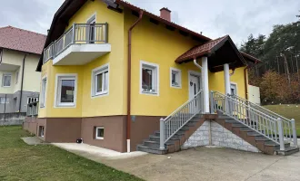 Modernes Einfamilienhaus mit großem Garten am Waldrand