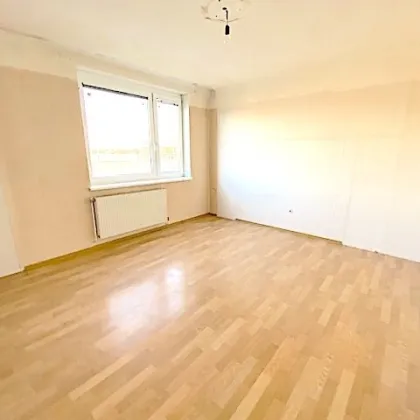 LETZTER PREIS! PROVISIONSFREI VOM EIGENTÜMER! UNSANIERTE 3-ZIMMER WOHNUNG MIT BALKON BEIM COLOSSEUM21! - Bild 3