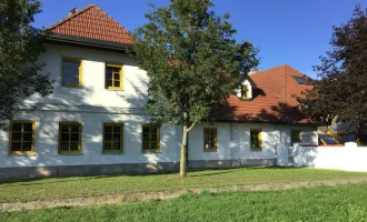 Landanwesen mit Büro-Nebengebäude, Schwimmbad, Bilderbuch-Garten, Parkplätze