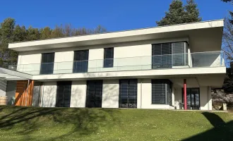 Exquisite Neubauvilla in idyllischer Ruhelage mit Bio-Pool, Teich und luxuriöser Ausstattung!