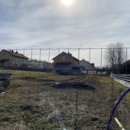 Grundstück in ruhiger , zentraler Lage mit vorhandenem Bauplan für ein Doppelhaus - Bild 2