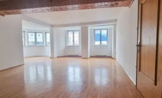 Großzügige Altbau - Wohnung 1 Stock  - wohnen im Zentrum !