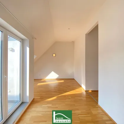 Moderne Dachgeschosswohnung mit großer Terrasse nahe Arthaberplatz in ruhiger Seitengasse! Hohe Decken und Traumbad mit Fenster - Bild 3