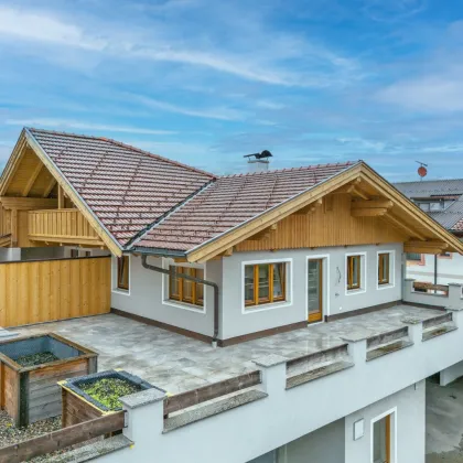 Erstbezug in sonniger 3-Zimmer-Wohnung mit riesiger Terrasse und Stellplatz in Radfeld - Bild 2