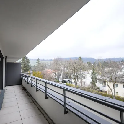 HERRLICHE 2-ZIMMER WOHNUNG MIT LOGGIA UND TOLLEM AUSBLICK AUF DIE WEINBERGE - Bild 3