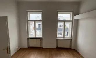 2er-WG möglich / HELLE 85 m² Altbaumiete /  2 Zimmer plus kleines Kabinett / ( Top 50-52 )